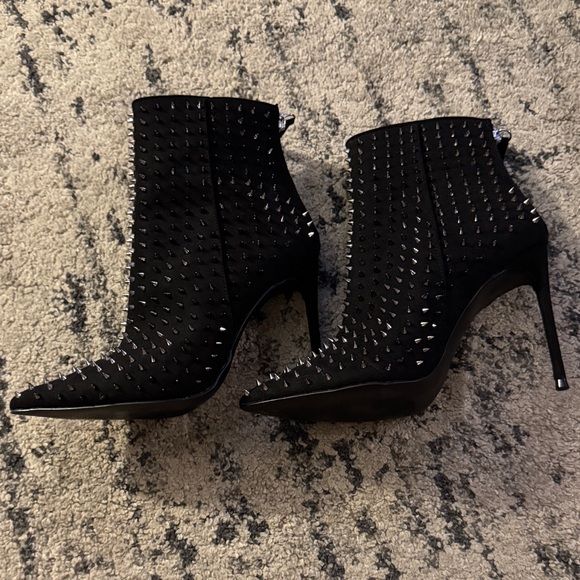 Steve Madden Virtuous  Booties - Picture 1 of 7